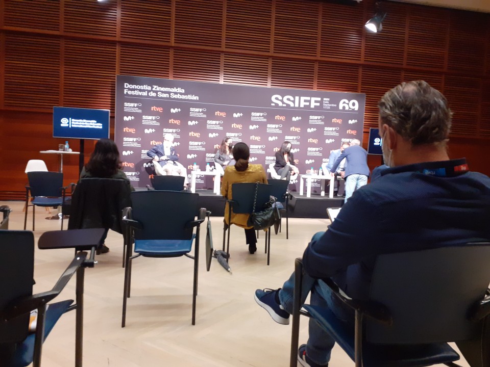 Mesa redonda en la Agenda Profesional del 69 Festival de San Sebastián, en el Kursaal, vista desde el público